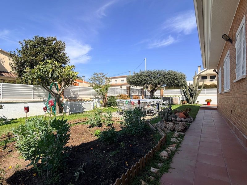 Foto 8309bbf1-2ce4-451c-b4c2-9f9da34aa51c. Xalet amb calefacció aparcament piscina a Coma-ruga platja Coma-ruga