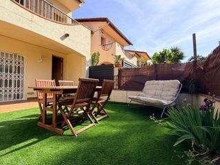 Casa a schiera  Xile. Casa adosada con 3 habitaciones, jardín y párking en segur de ca