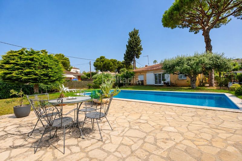 Foto ab6cfdd9-8e5c-4153-b50d-7b97145c50ff. Xalet amb calefacció aparcament piscina a Cunit residencial Cunit