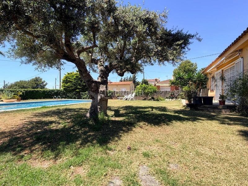Foto eddf1a1b-cd0f-4b66-9339-59ed7fd6a421. Xalet amb calefacció aparcament piscina a Cunit residencial Cunit