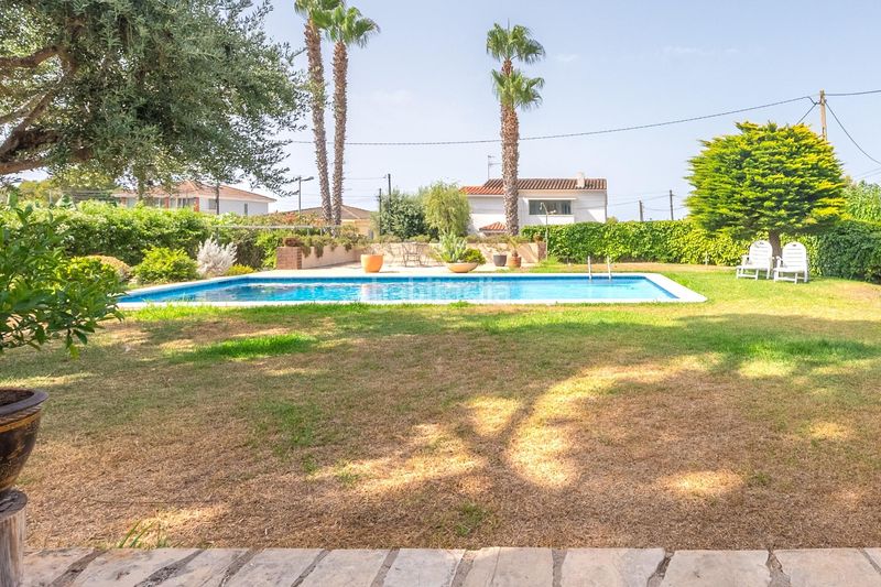 Foto fedb6a8b-08e2-4e7b-884f-542c044caa57. Xalet amb calefacció aparcament piscina a Cunit residencial Cunit