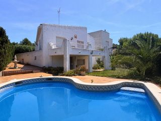 Chalet  Rectoret del. Chalet esquinero con piscina