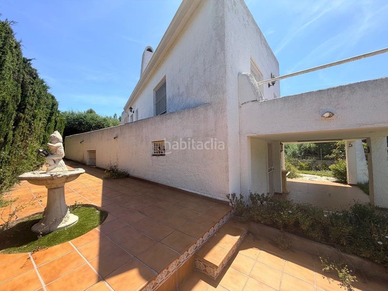 Foto aadcf9d4-eb67-4f5b-a0d8-80d40f5cd360. Xalet amb aparcament piscina a Cunit residencial Cunit