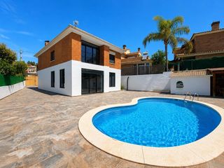 Xalet  Espanya. Estrena chalet totalmente reformado con piscina