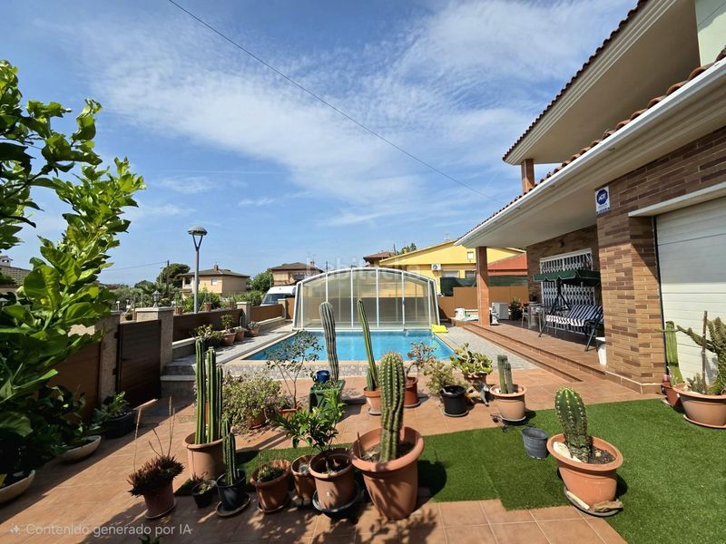 Foto 3238c17f-6d6f-405a-a4ea-6914e2b6acc5. Chalet  independiente en Cunit residencial Cunit