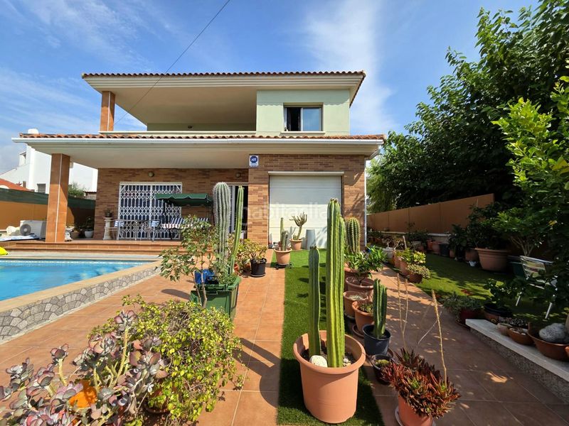 Foto 99222c68-a935-460a-b6c3-99fcd40b7389. Chalet  independiente en Cunit residencial Cunit