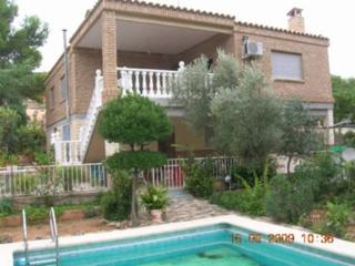 Xalet a Turís. Chalet en venta en turís