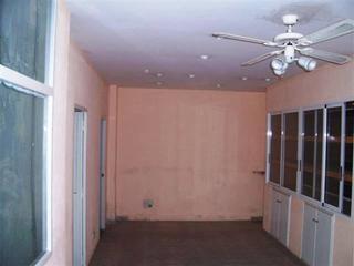 Geschäftsraum in Mont Olivet. Local en venta en montolivet