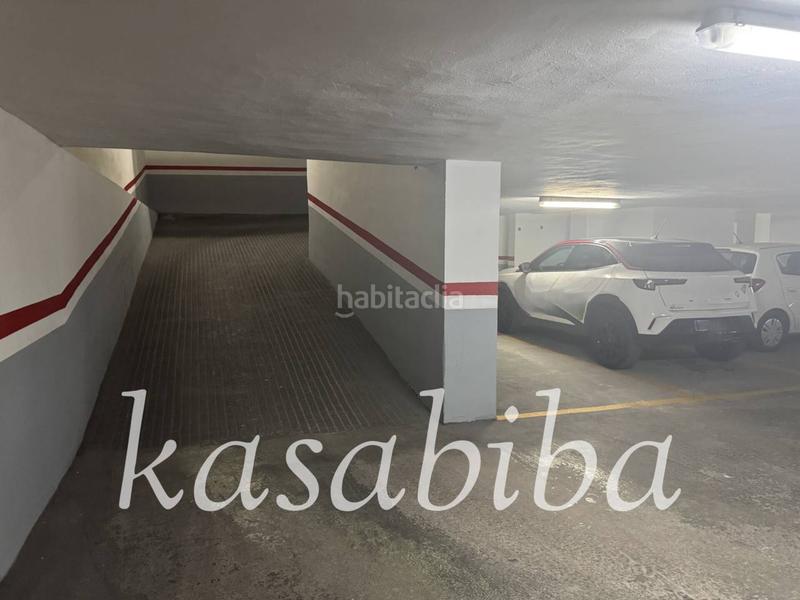 Foto 9c056f0f-4f36-4dc7-922d-1ff4be232c99. Car parking in El Botànic Valencia