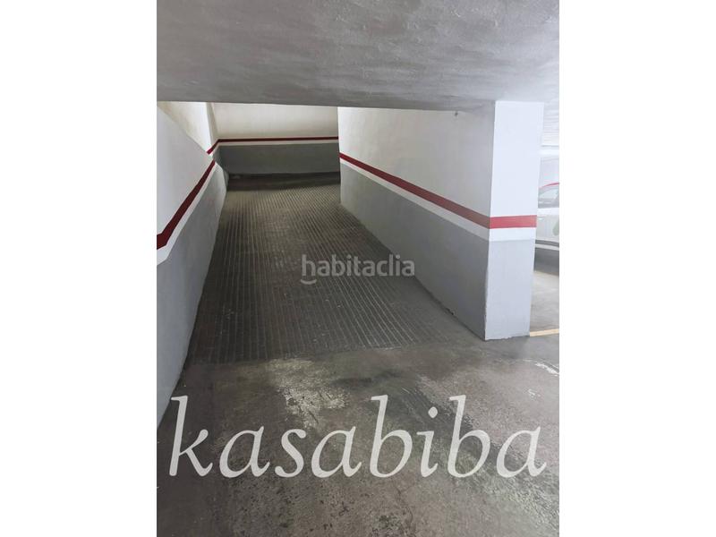 Foto b3166315-098b-494b-8e26-45cf852005bf. Car parking in El Botànic Valencia