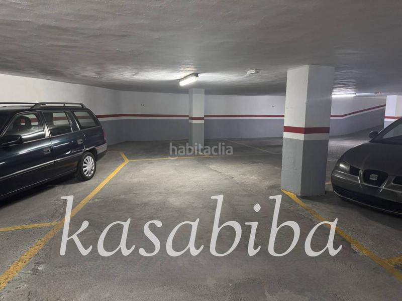 Foto bb6d2cf3-def7-4078-b9ba-6c21d1711d7b. Car parking in El Botànic Valencia