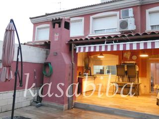 Casa adossada a Pedra Lluna