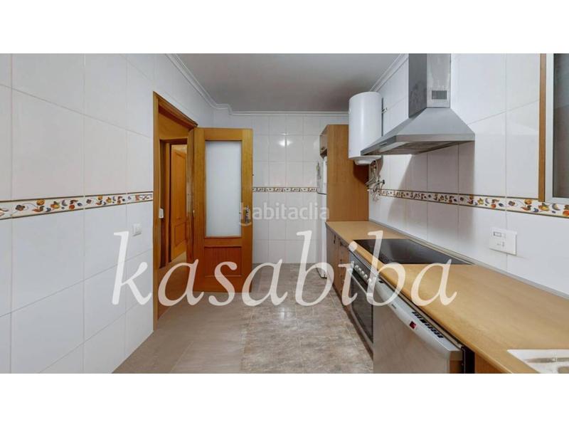 Foto 74c0cf4e-9a10-4045-8aa7-566563a22f75. Casa a schiera con parcheggio in Montroy