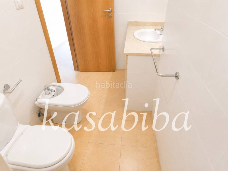 Foto e33a0438-dfad-4635-8e96-d2d451114f16. Pis amb calefacció aparcament a Rocafort