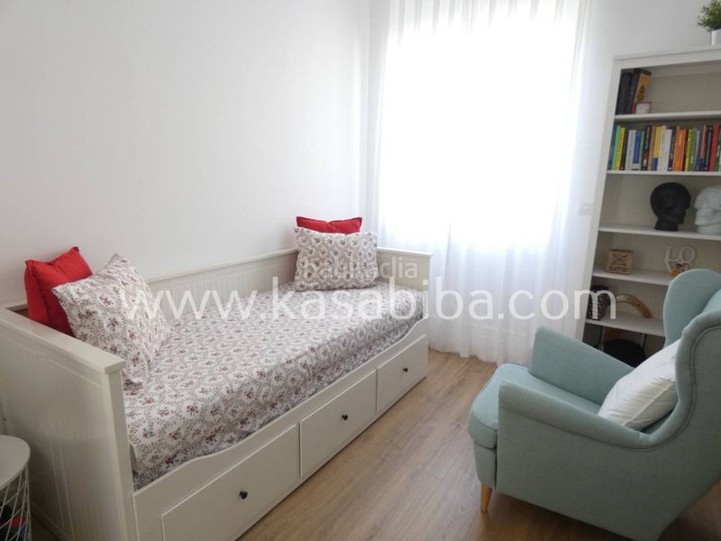 Foto f70f18db-ae9a-4365-9852-24d0777a6aa3. Pis amb calefacció a Russafa Valencia