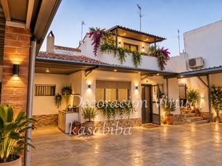 Reihenhaus  Calle santa ana. Casa de pueblo en domeño, con dos vivienda, gran patio y garaje
