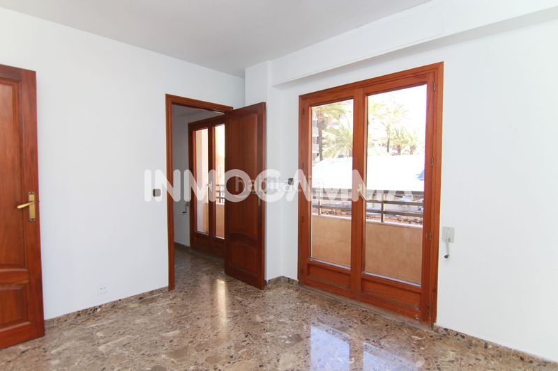 Foto c6040e6a-939a-4d32-9dbe-003af36dd7f9. Oficina a pueblo de Cullera Cullera
