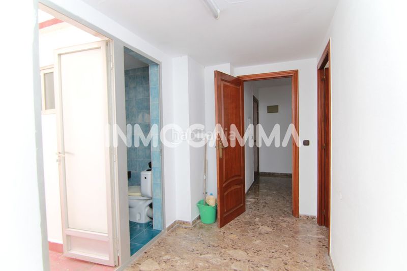 Foto f5c3df26-28af-4c3c-b13e-b9d20d7b76f7. Oficina a pueblo de Cullera Cullera