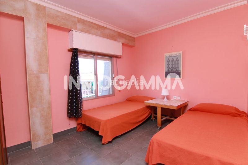 Foto f2ff142a-fbeb-43a4-9669-51ba3bcb1be2. Pis a pueblo de Cullera Cullera