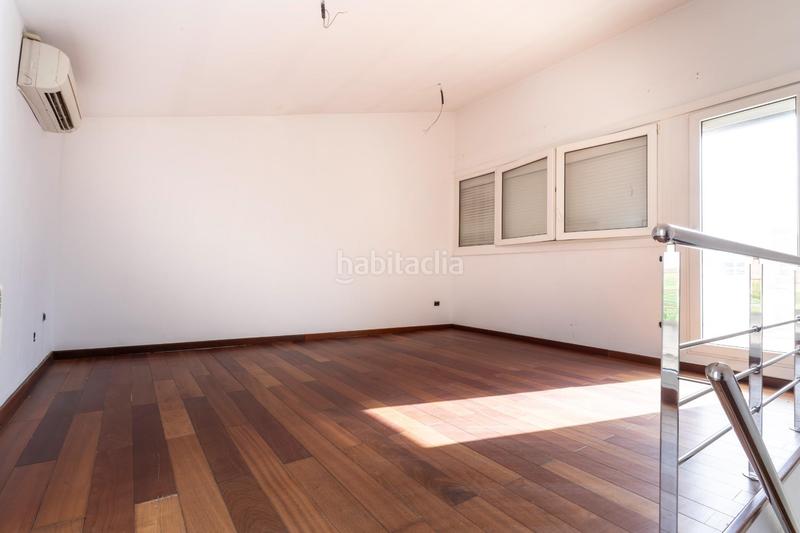 Foto 4d8dfe93-848a-47ce-860e-65bf80c3f3b9. Casa a schiera con riscaldamento parcheggio piscina in Bétera