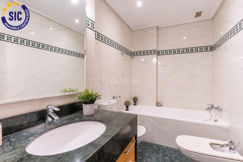 Foto f9879c9d-195f-4fd3-a198-d9d51a0fc659. Casa amb calefacció aparcament a Alaquàs