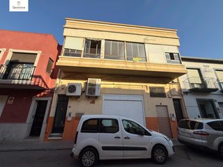 Édifice à Moncófar Pueblo. Inversión con gran potencial edificio completo con local comerci