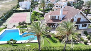 Xalet a Playa del Puig. Excepcional villa en primera línea del mediterráneo, a 15 minuto