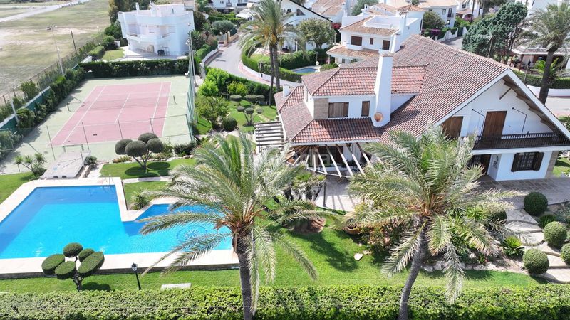 Foto 10064735-5b86-4e05-979e-ee2b8c0e60a8. Chalet mit parking pool in Playa del Puig El Puig de Santa Maria