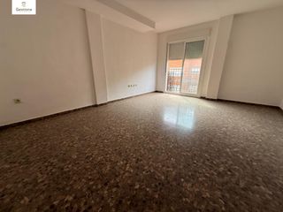 Appartamento  Calle xilxes. Luminoso piso con garaje en zona llombai