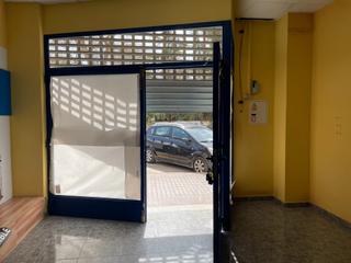 Location Local commercial  Avinguda de l'almaig. Buena situación !!!