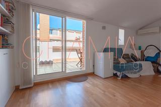 Penthouse in Riera. Ático dúplex de 3 habitaciones dobles, 2 baños, balcón, terraza,