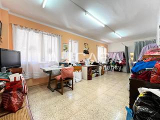 Local commercial à Llefià. Oportunidad exclusiva en llefia entresuelo con ascensor exterior