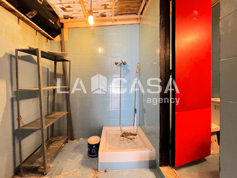 Foto b25a8eb4-b5bb-4e2f-891e-655b7d96cdca. Local comercial en Llefià Badalona
