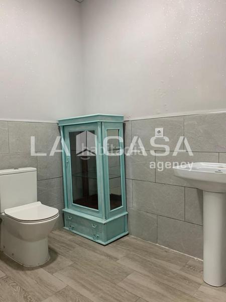 Foto a6ae9a85-f766-4db8-ae36-2e4ab3c322d8. Locale commerciale in Bajadilla - Fuente Nueva Algeciras