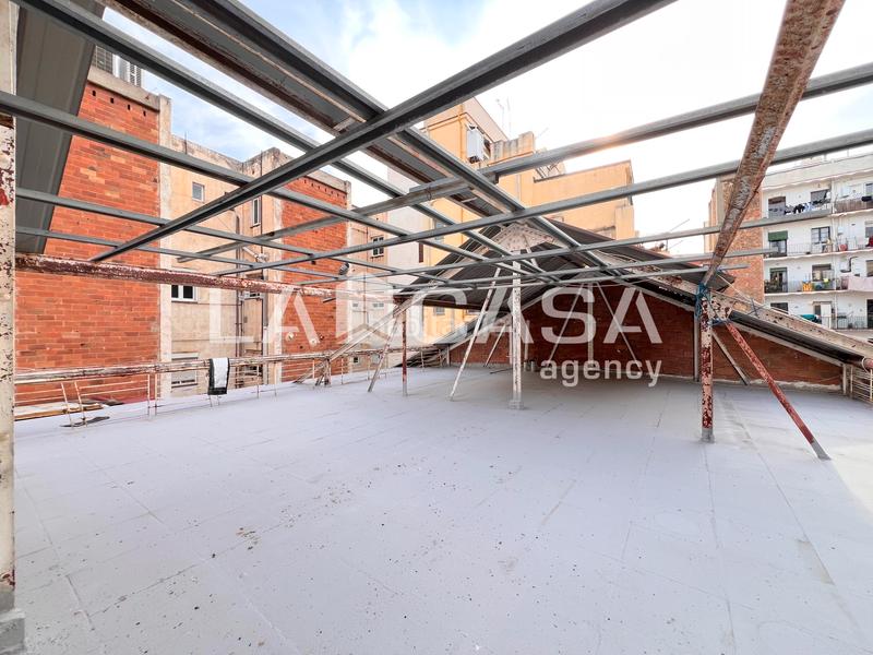 Foto 3d9663e5-e6e3-4bc5-a05b-41c2ac746391. Industrial building in Raval Barcelona