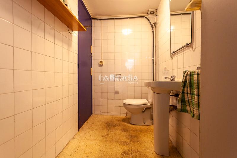 Foto f6c917d0-dd6d-48ac-b51f-e9e4ec61f7b7. Local comercial en Centre-Estació Gavà