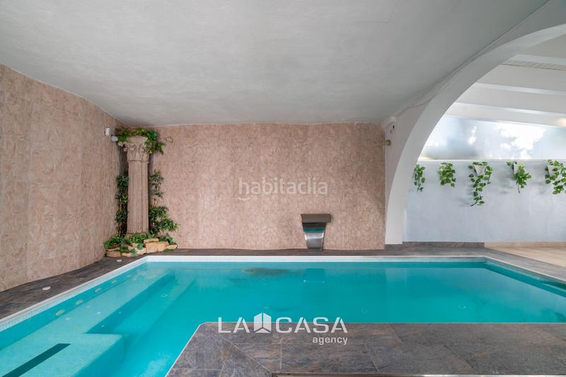 Foto 317498e6-f6ae-49a5-9209-87d20fe6f1f8. Casa amb calefacció aparcament piscina a Lluminetes Castelldefels