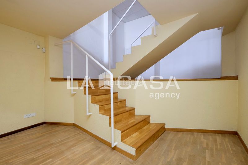 Foto 0c843b6f-4cc4-4b4c-8121-a5ef2cd5569e. Local comercial a Porta Barcelona