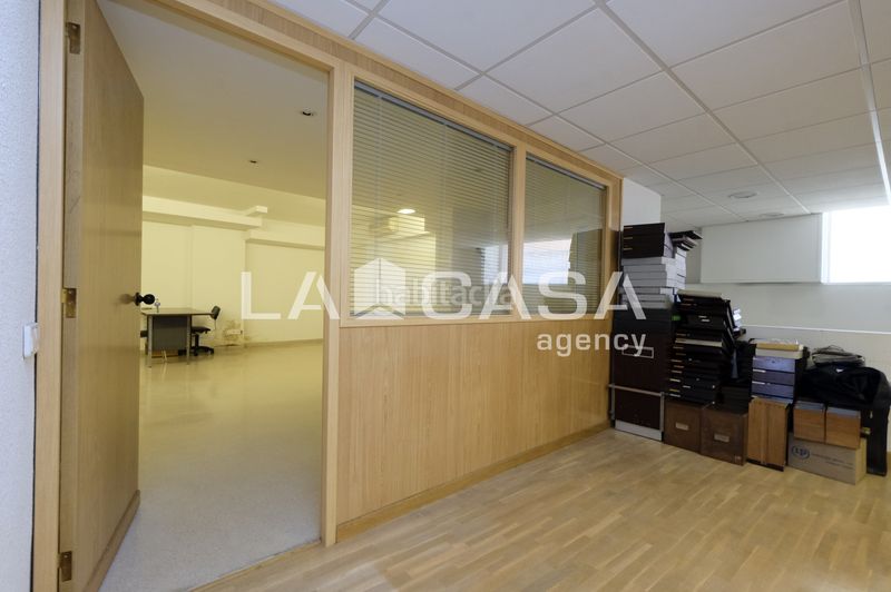 Foto 4cd28bf6-524d-4912-9fbc-379f7df17505. Local comercial a Porta Barcelona