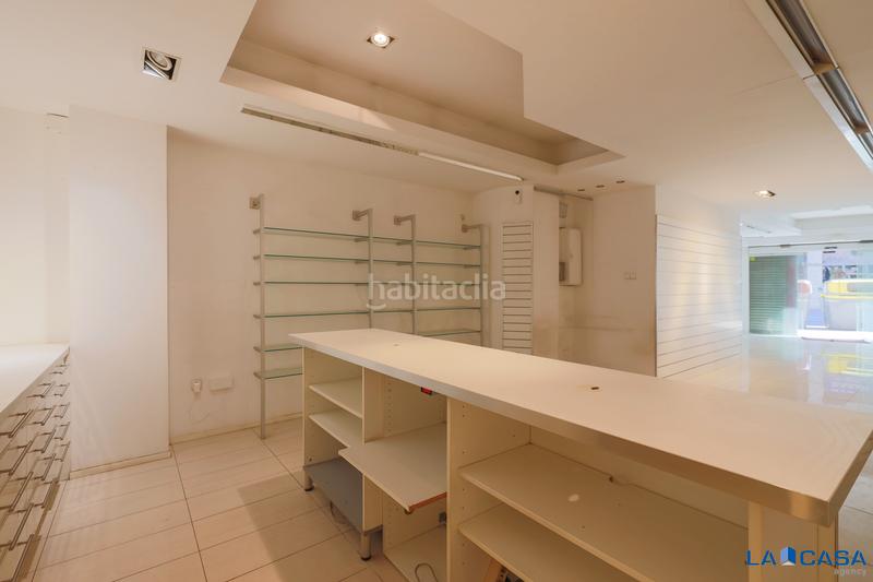 Foto a6b68872-db29-47c9-84b1-eca257295cf7. Local comercial en La Bordeta Barcelona