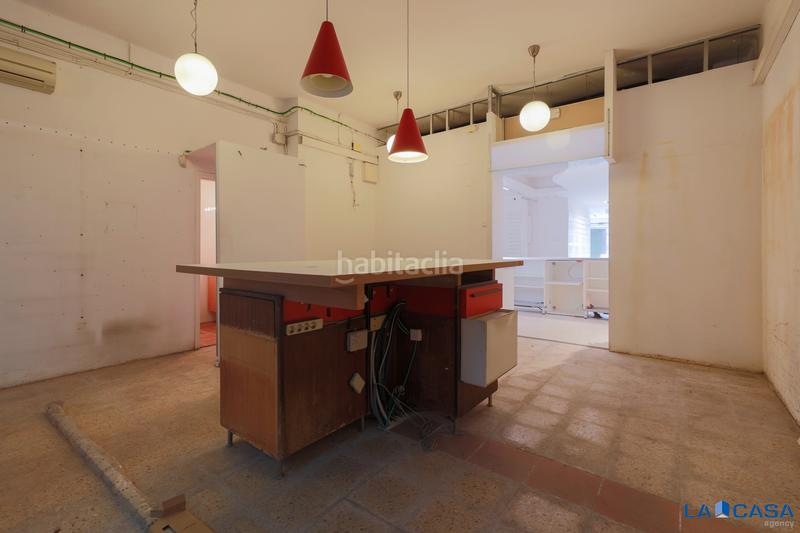 Foto a7c596f8-478c-4069-a028-2babfc791862. Local comercial en La Bordeta Barcelona