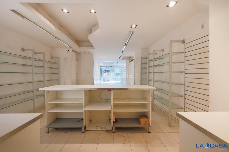 Foto b35b9c85-9a38-4b3e-970c-7d6dbb547c51. Local comercial en La Bordeta Barcelona