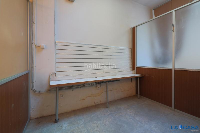 Foto d987b833-6fcd-44ce-8fc3-baf2e3044f7e. Local comercial en La Bordeta Barcelona