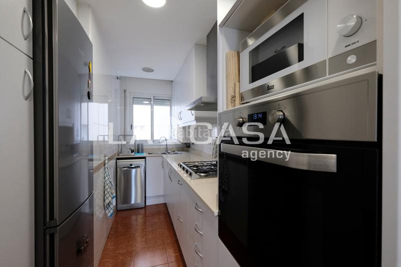 Foto e5b2bb3b-4e7a-47ee-ad8e-2705c5c918d7. Piso en Roquetes Barcelona