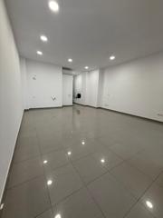 Locale commerciale in Lloreda