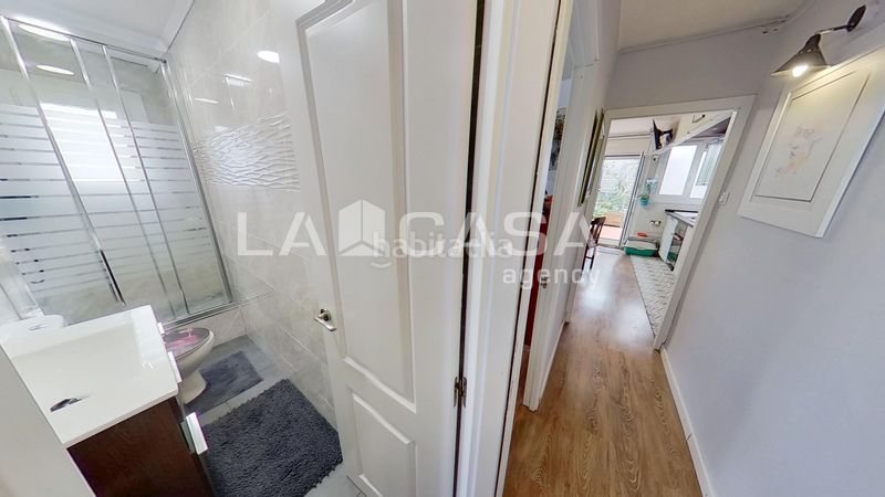 Foto 8ddc39e3-3c84-4fd8-9be4-4bd8ba81ffb2. Àtic a Carmel Barcelona