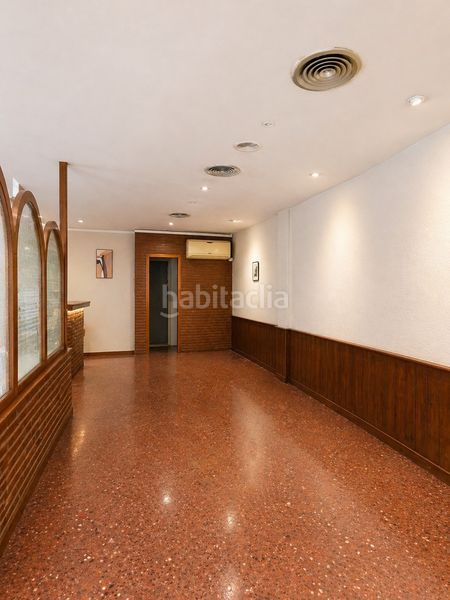 Foto 0d962a00-8cd8-47bf-a3b1-4457dddfd1f4. Local comercial a El Pedró Cornellà de Llobregat