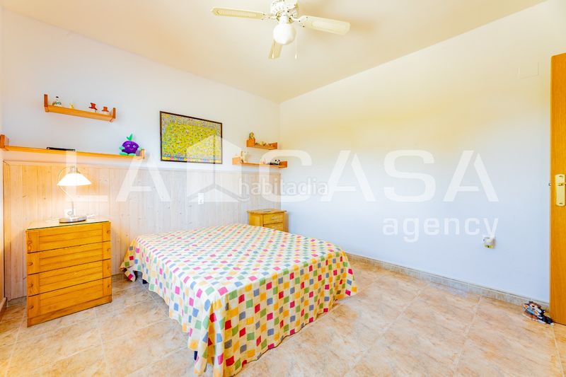 Foto 379fee85-3cbc-4dde-b4ba-68a7dca3e7bd. Casa aparellada amb piscina a Corinto-Almardà Sagunt