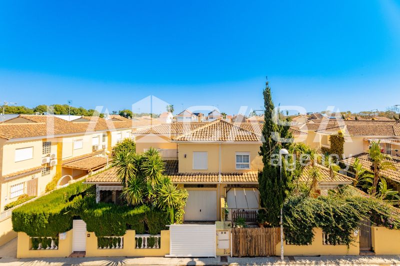 Foto c427c206-363a-4342-97ed-fe67b721c0db. Casa aparellada amb piscina a Corinto-Almardà Sagunt