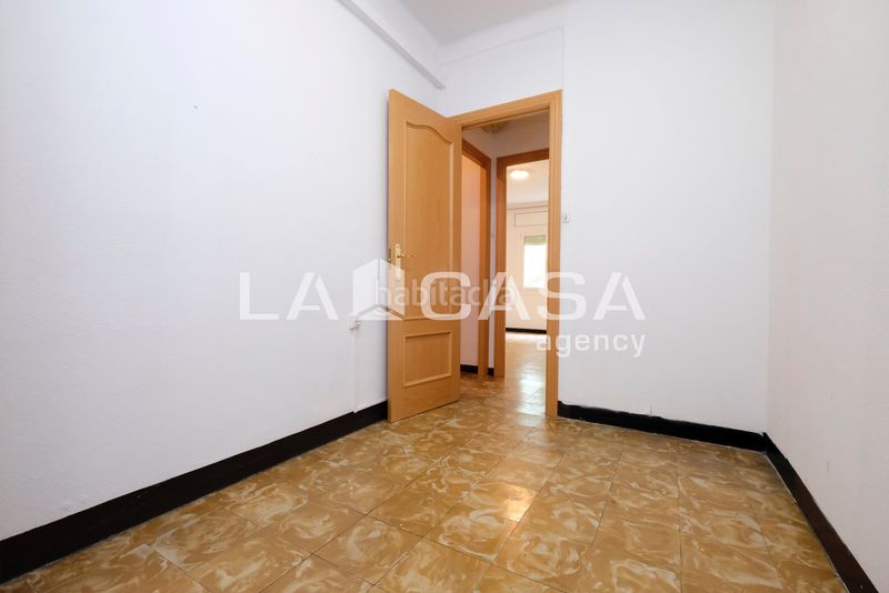Foto 1c8b11dc-3396-4bd4-927b-b45347b5a6c5. Pis a Vilapicina - Torre Llobeta Barcelona